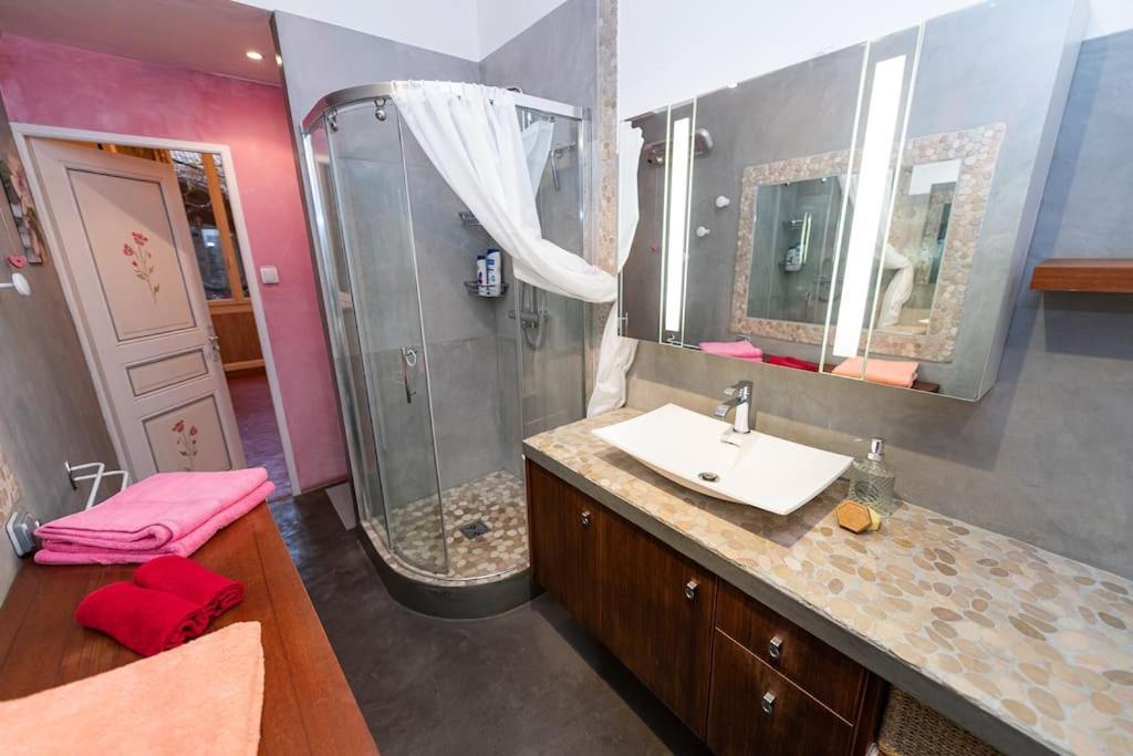Anna-Maria : Grand Appartement 10 Personnes+Parking Prive -Actif+ Location- Marsiglia Esterno foto
