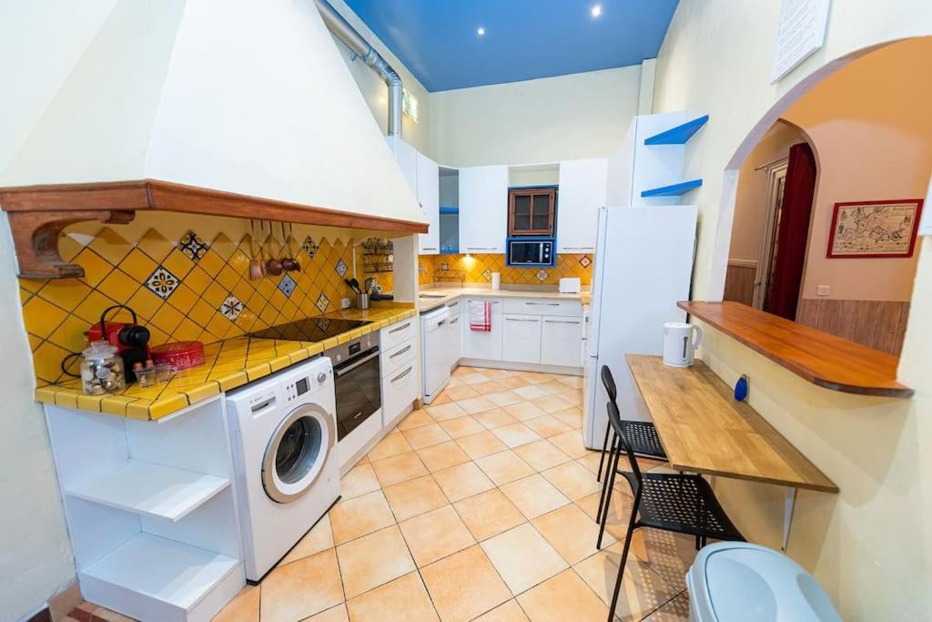 Anna-Maria : Grand Appartement 10 Personnes+Parking Prive -Actif+ Location- Marsiglia Esterno foto