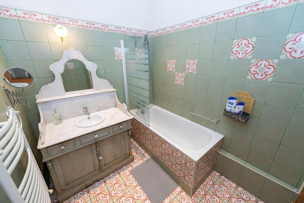 Anna-Maria : Grand Appartement 10 Personnes+Parking Prive -Actif+ Location- Marsiglia Esterno foto